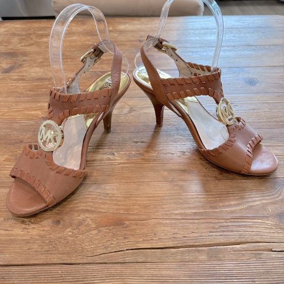Michael Kors Women’s Leather Weave Open Toe‎ Sandal 3” Kitten Heel Camel 7M EUC - Picture 3 of 8
